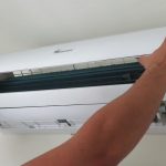 Cómo abrir la tapa del split interior