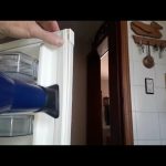 Cómo ajustar la puerta del congelador