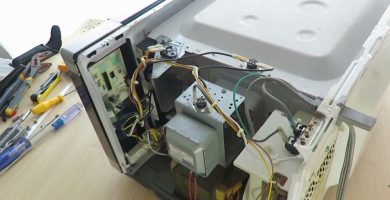 Cómo cambiar la bombilla de un microondas
