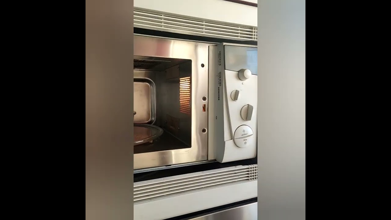 Cómo cambiar el cierre de puerta de la lavadora para reparar una avería