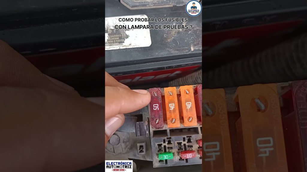 Cómo revisar fusible interno